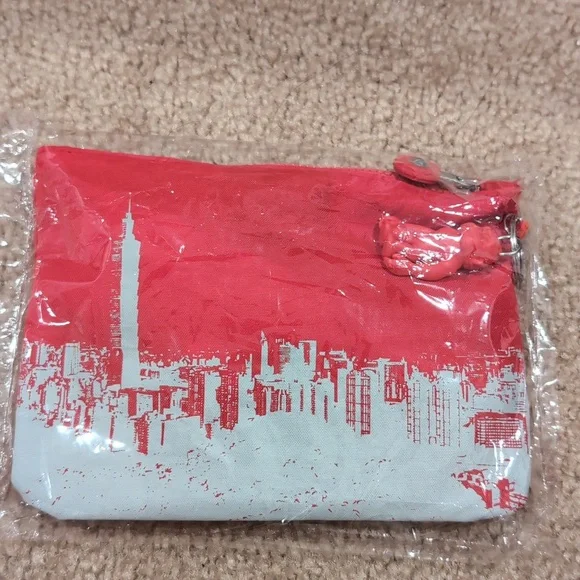 Eva Air x Kipling amenity kit - Picture 2 of 2